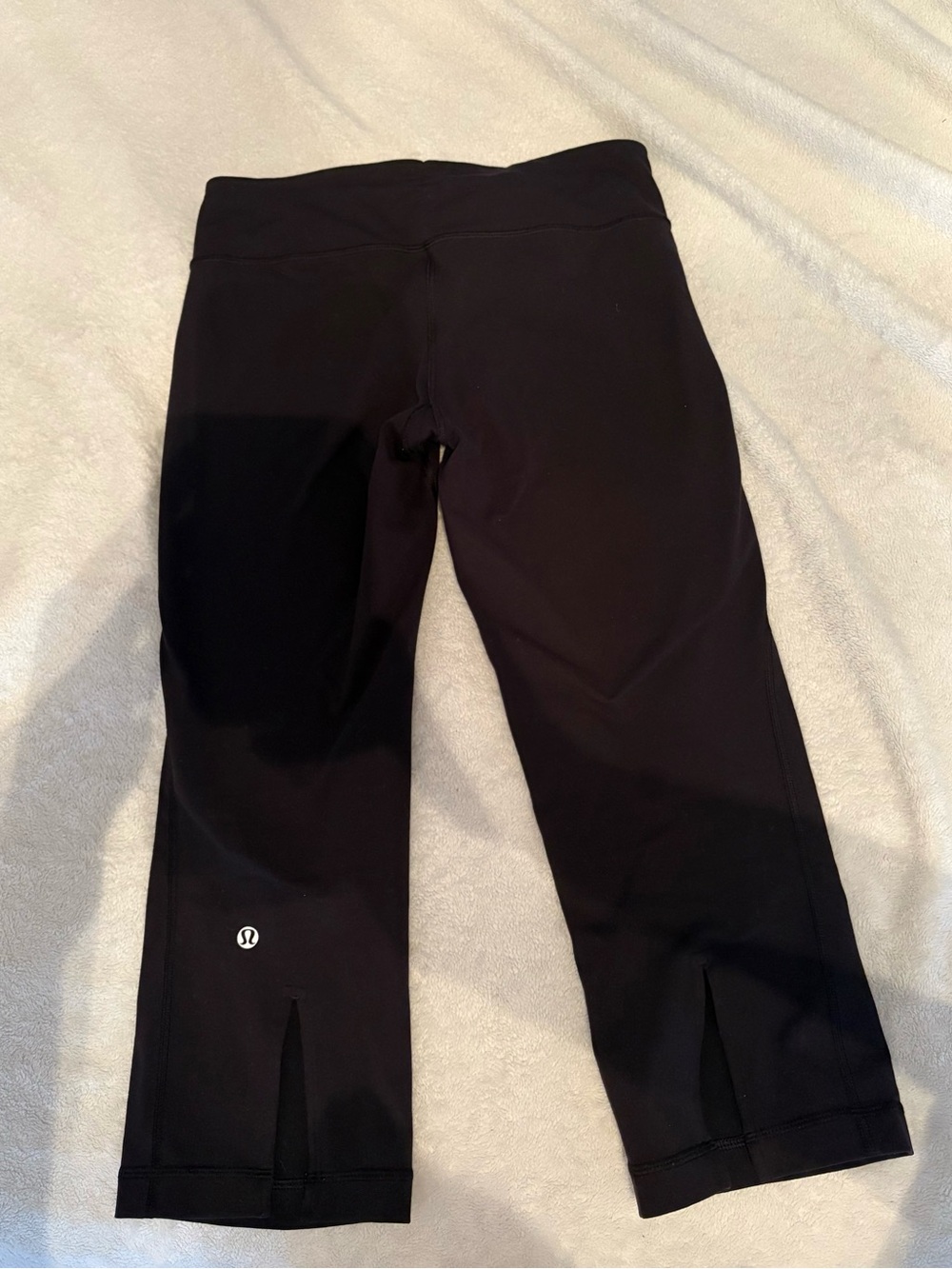 Low Waisted Lululemon Gather & Crow Crop Capris